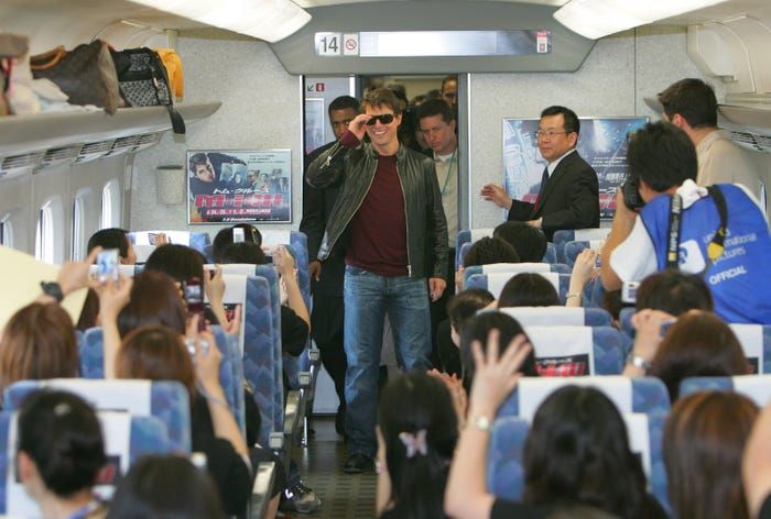 Tom Cruise trên Shinkansen thu hút sự chú ý